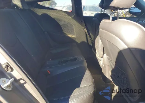 2016 Hyundai Veloster Turbo z USA, uszkodzony, nr VIN KMHTC6AE5GU275864